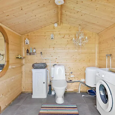 1 Bedroom Beautiful In *