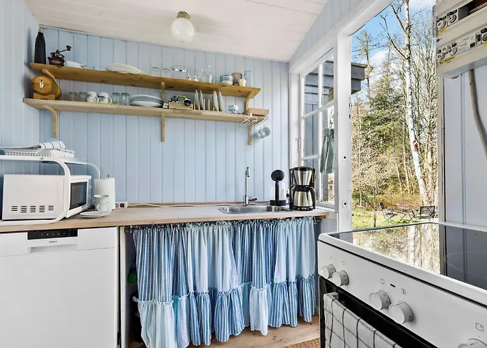 Дом отдыха 1 Bedroom Beautiful In